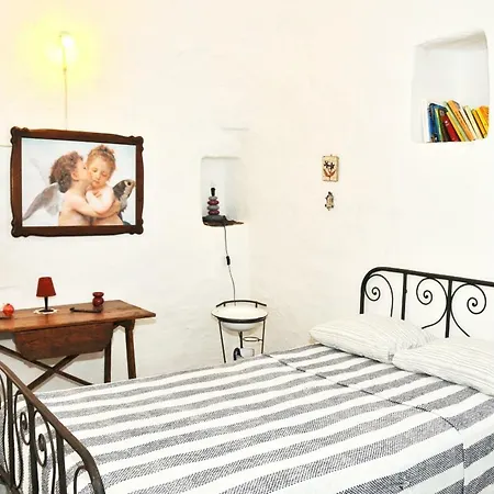 Holiday home Trullo Lino *