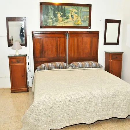 Holiday home Trullo Lino *